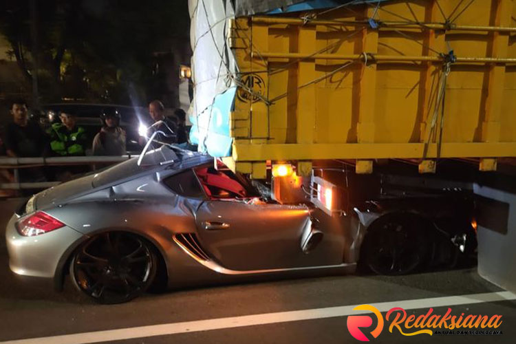 Kecelakaan Tragis di Jalan Tol: Porsche Cayman Tabrak Truk