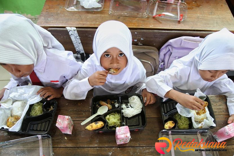 Hangatnya Wapres Gibran Tinjau Program Gizi di SDN Slipi 15