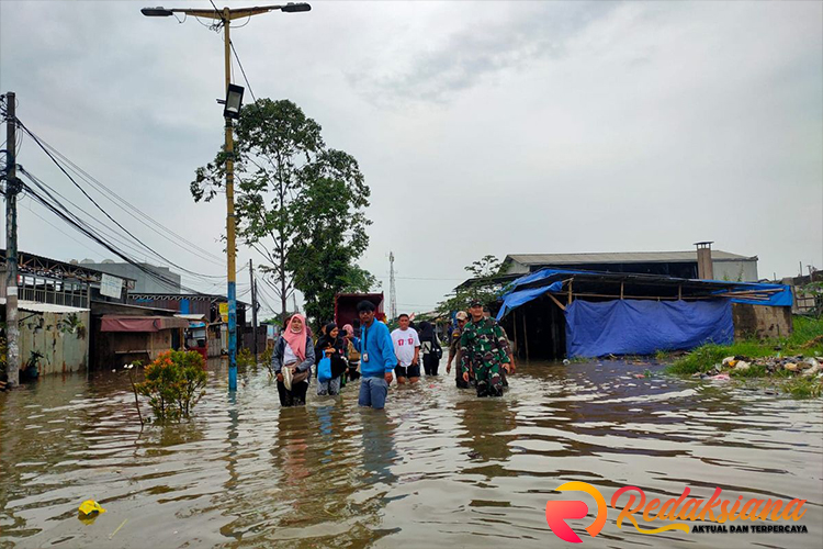 Banjir di Periuk Tangerang Akibat Tanggul Meluap