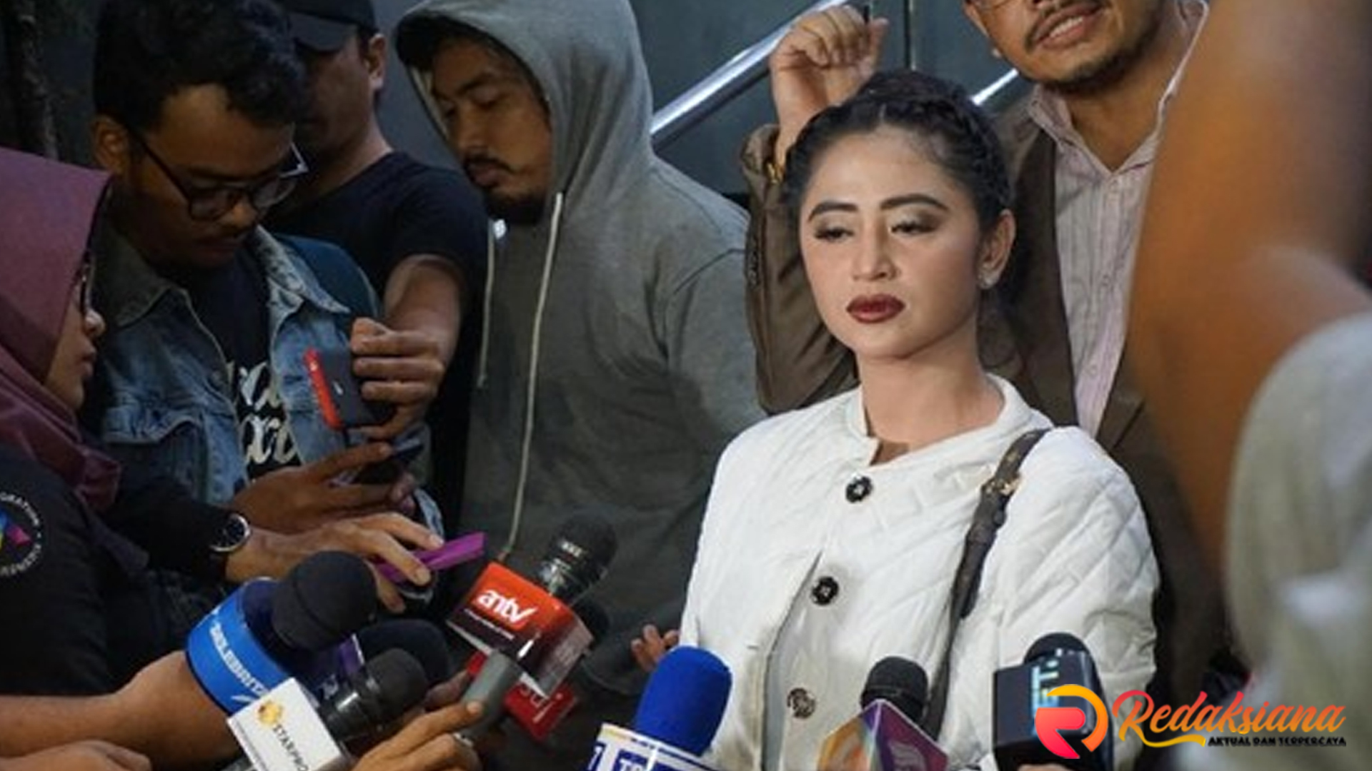 Dewi Persik Tersulut: Dampak Ekshibisi yang Menghancurkan