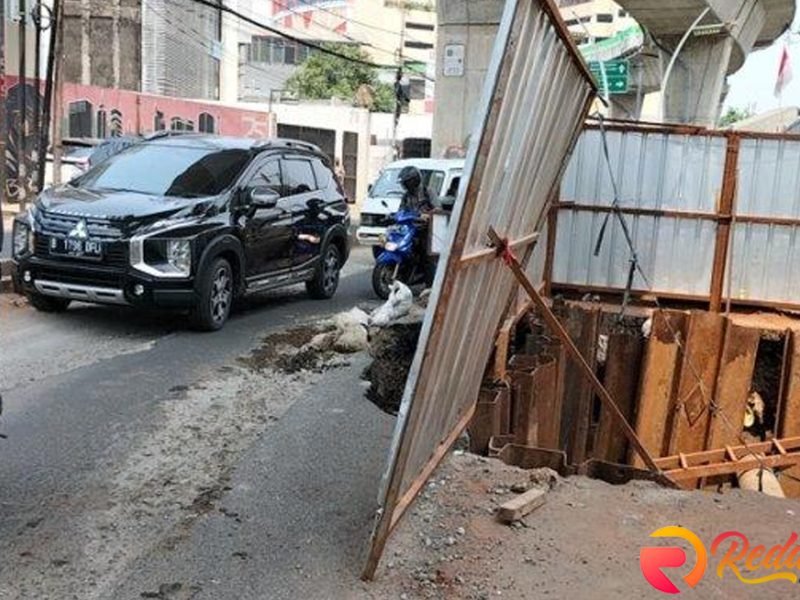 Amblesan Korbankan Pemotor di Jalan Ciledug Raya