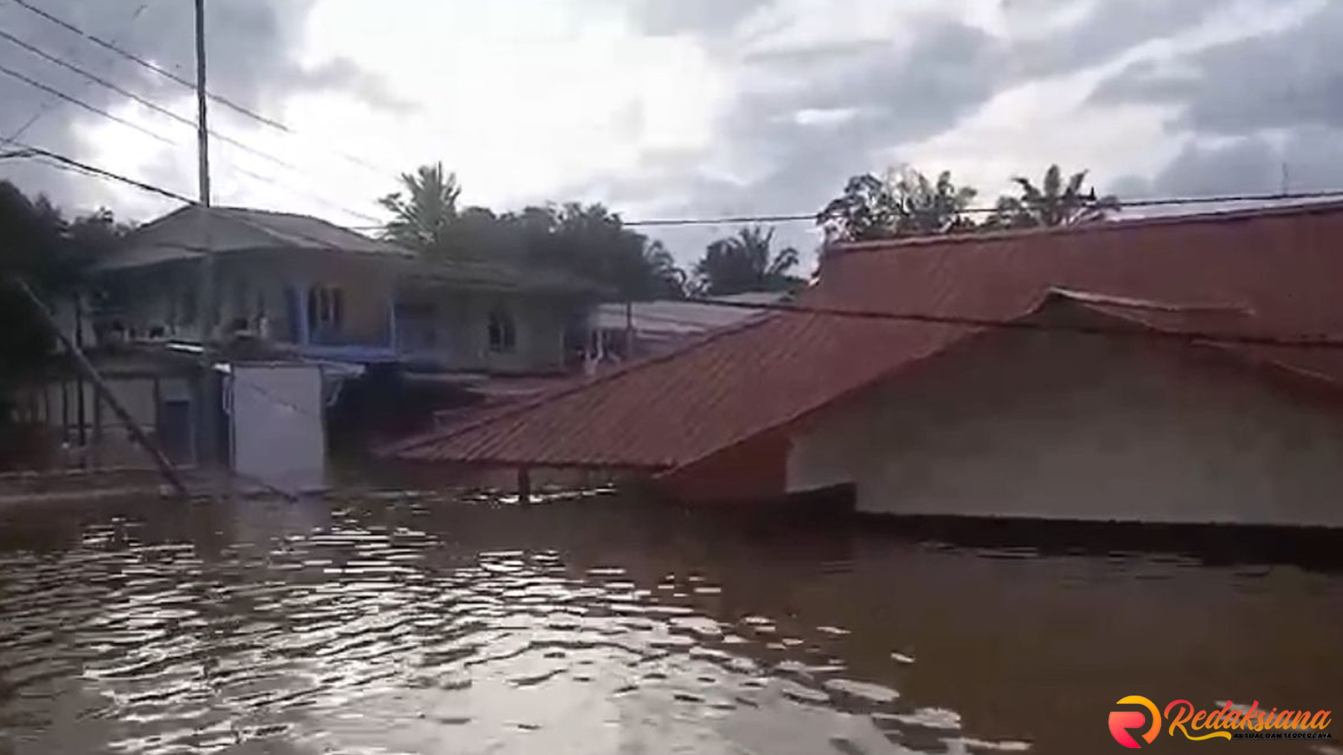 Warga Desa di Sanggau Kalbar Terisolir, Banjir Capai 2 Meter