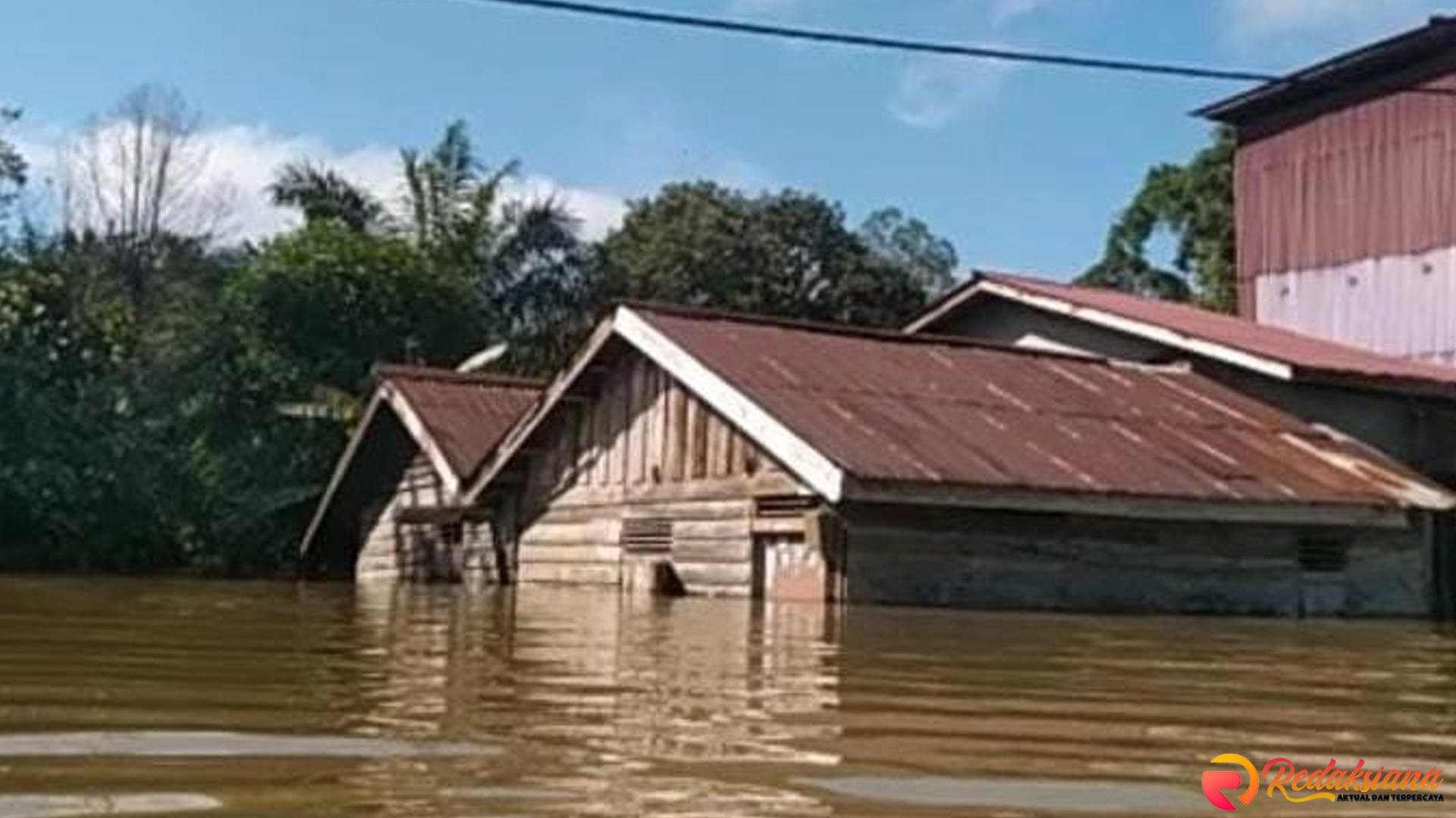 Warga Desa di Sanggau Kalbar Terisolir, Banjir Capai 2 Meter